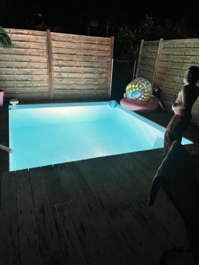 VILLA CREOLE AVEC PISCINE A 100M DE LA PLAGE DES CARAIBES